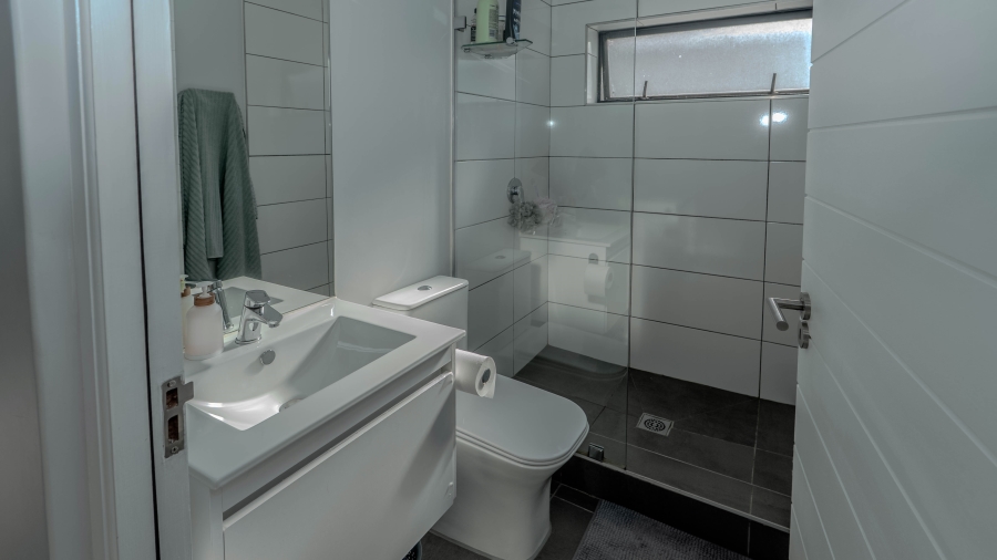 2 Bedroom Property for Sale in Newinbosch Western Cape